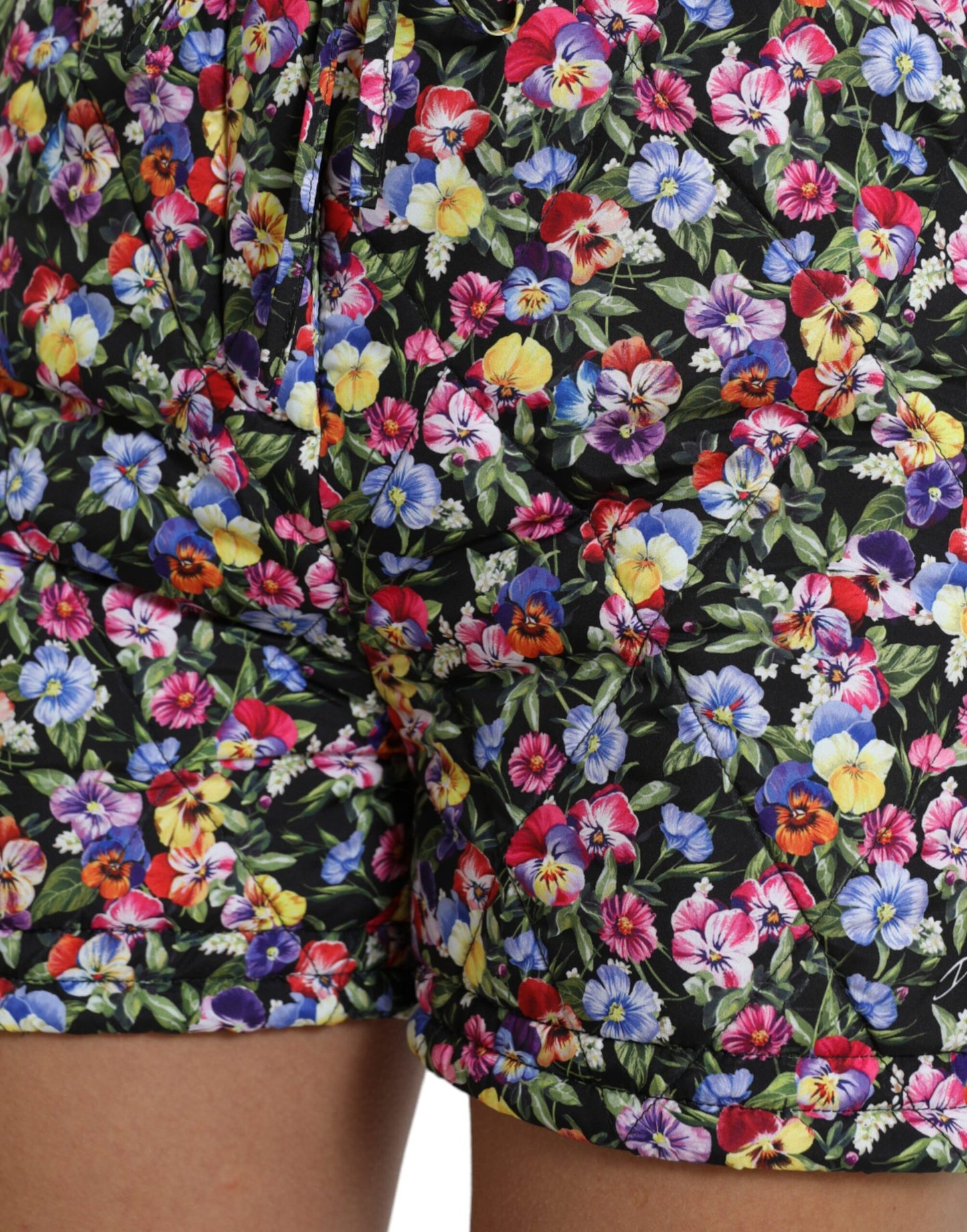 Mehrfarbige Hotpants-Shorts mit hohem Bund und Blumenmuster von Dolce &amp; Gabbana