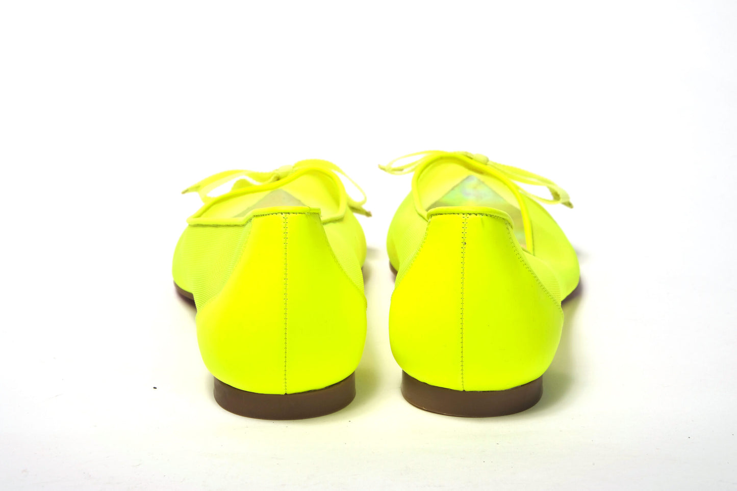 Christian Louboutin Fluro Gelber Schuh mit flacher spitzer Zehenpartie