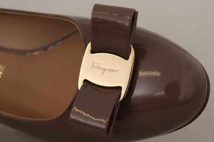 Salvatore Ferragamo Braune Pumps aus Naplak-Kalbsleder