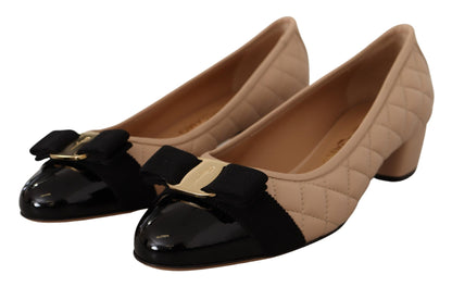 Salvatore Ferragamo Pumps aus beigem und schwarzem Nappaleder