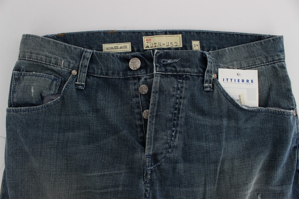 Acht Jeans in normaler Passform aus Baumwolldenim in blauer Waschung