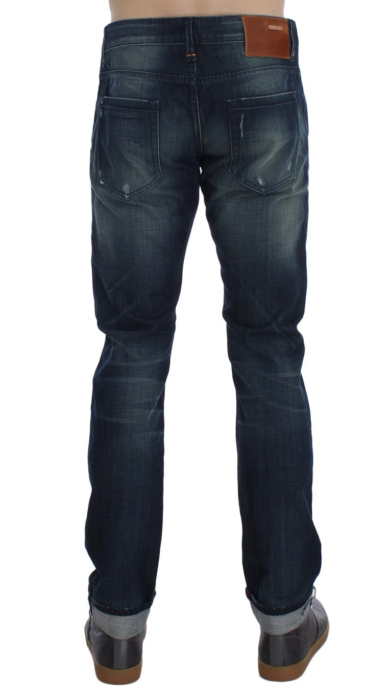 Acht Slim-Fit-Jeans aus Baumwolldenim in blauer Waschung