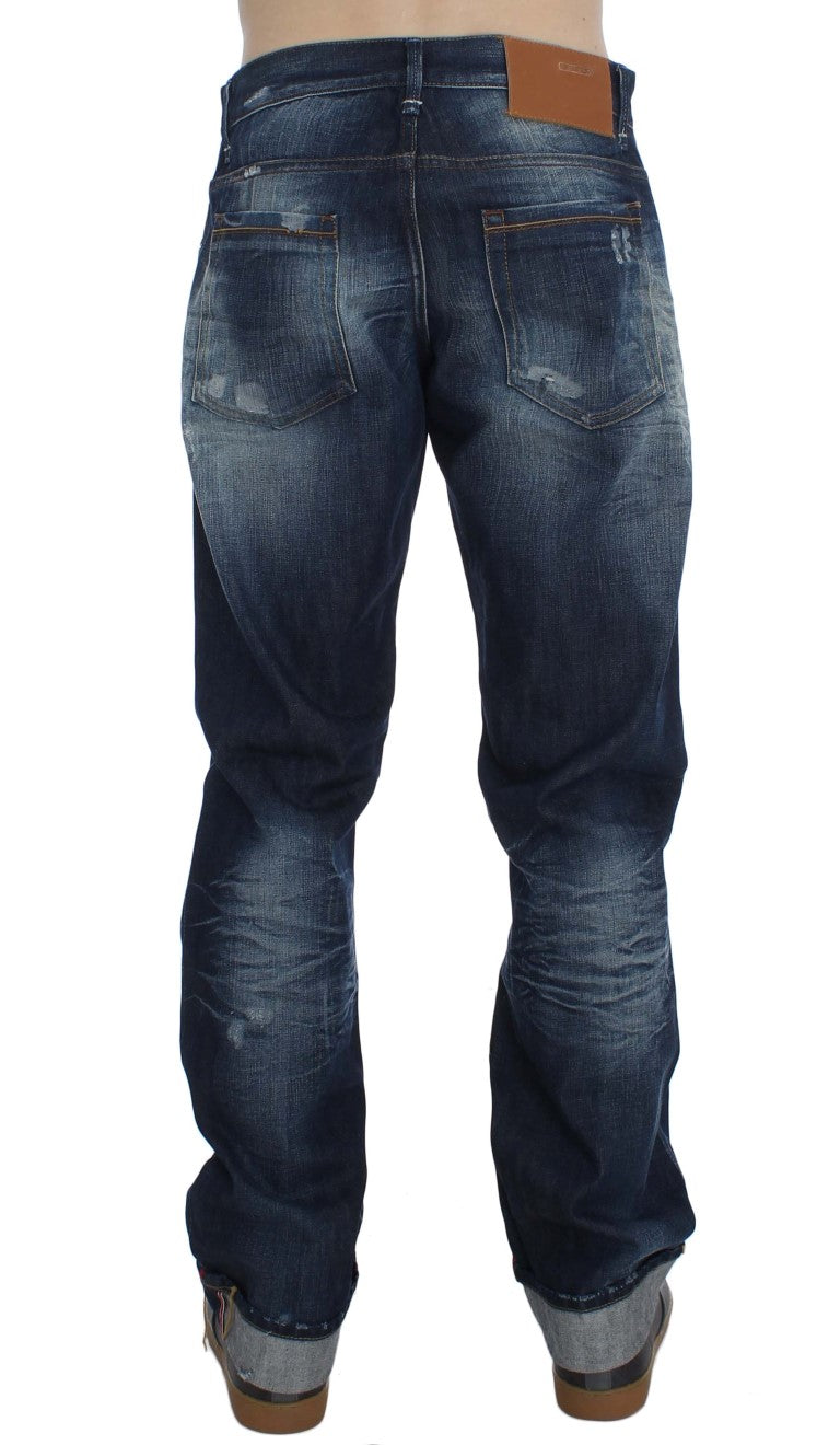 Acht Jeans in normaler Passform aus Baumwolldenim in blauer Waschung