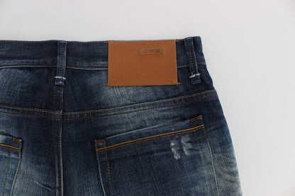 Acht Jeans in normaler Passform aus Baumwolldenim in blauer Waschung