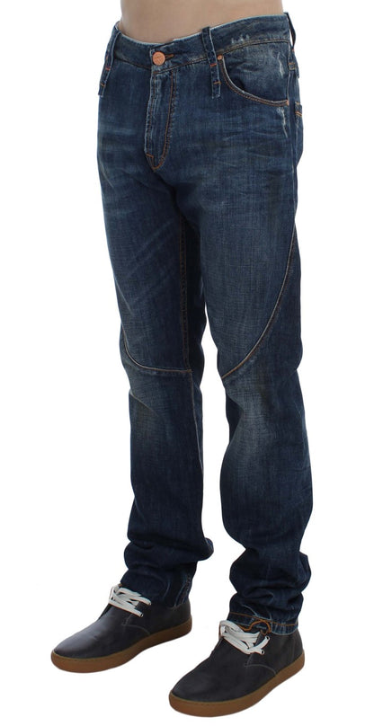 Acht Slim-Fit-Jeans aus Baumwolldenim in blauer Waschung