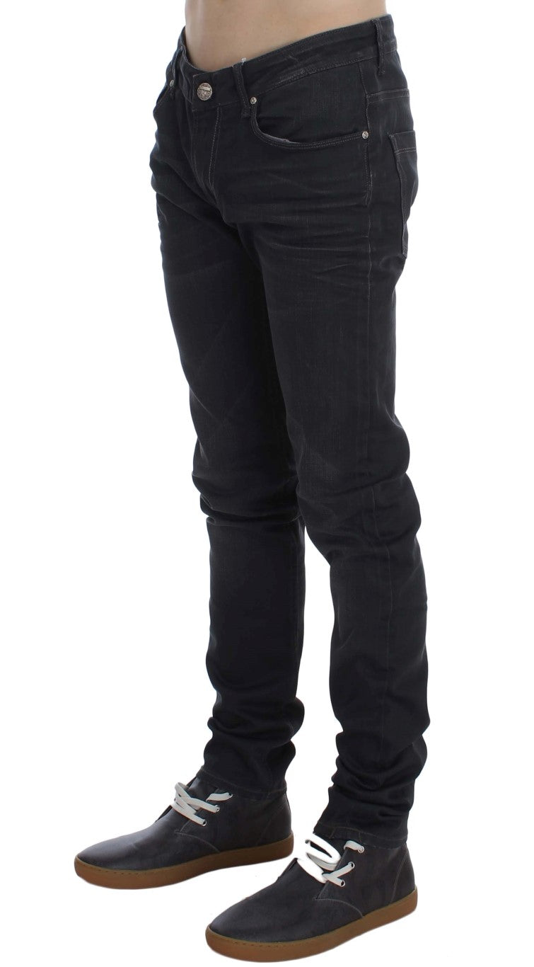 Acht graue Slim-Fit-Jeans aus Baumwollstretch