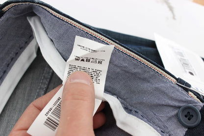 Acht Jeans in normaler, gerader Passform aus Baumwolle in blauer Waschung