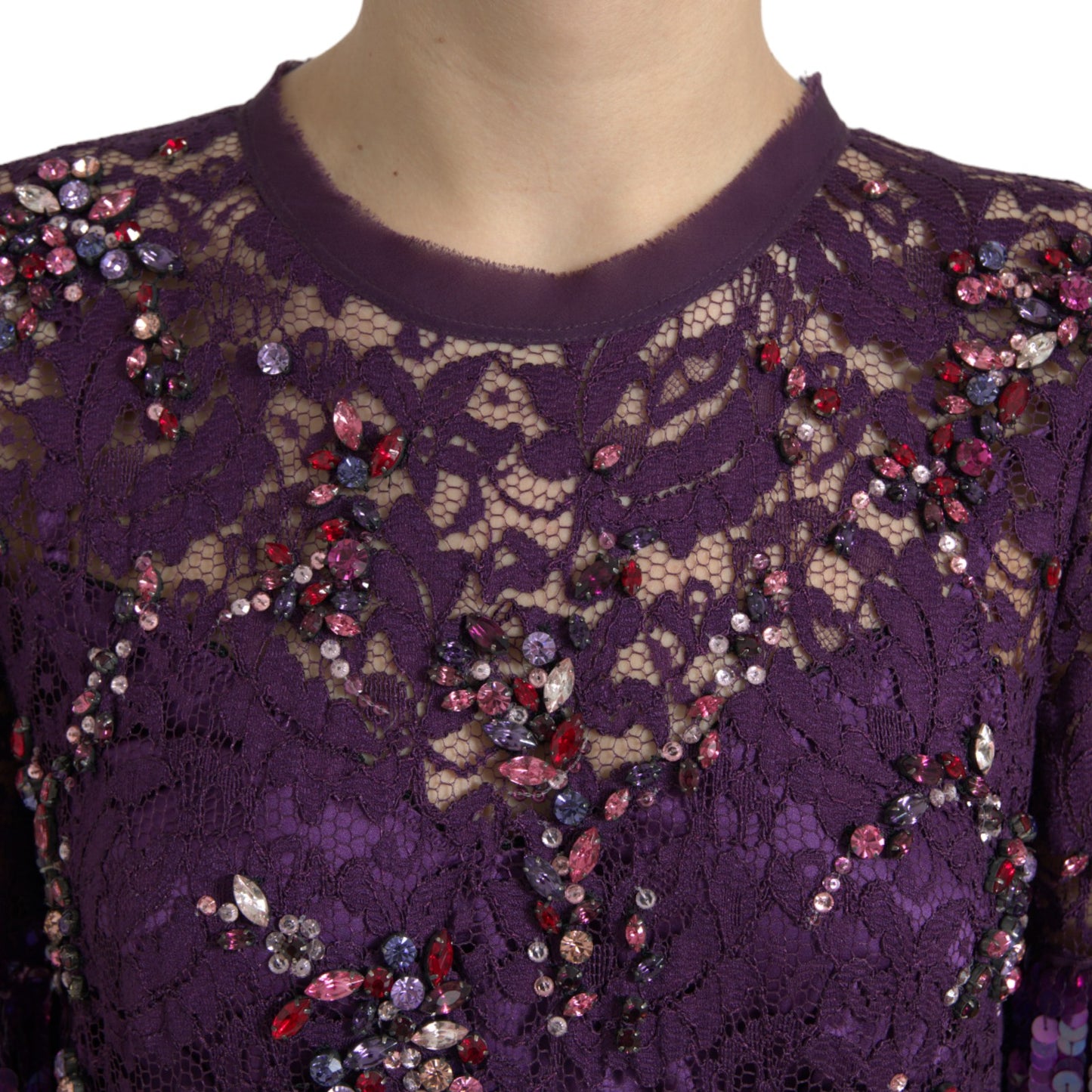 Dolce &amp; Gabbana Lila Kleid mit floraler Spitze und eingebetteten Kristallen