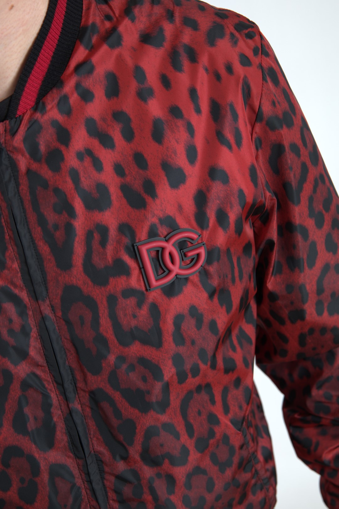 Dolce &amp; Gabbana Rote Bomber-Kurzmanteljacke mit Leopardenmuster