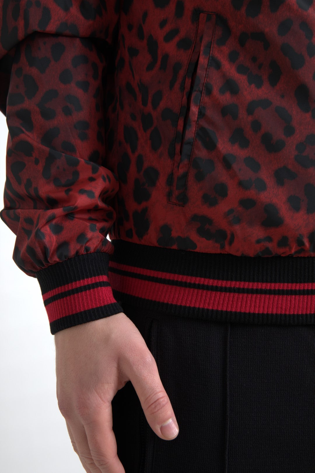 Dolce &amp; Gabbana Rote Bomber-Kurzmanteljacke mit Leopardenmuster