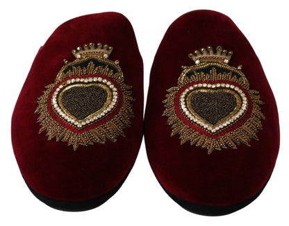 Dolce &amp; Gabbana rote Samt-Slides mit Herz-Jesu-Stickerei