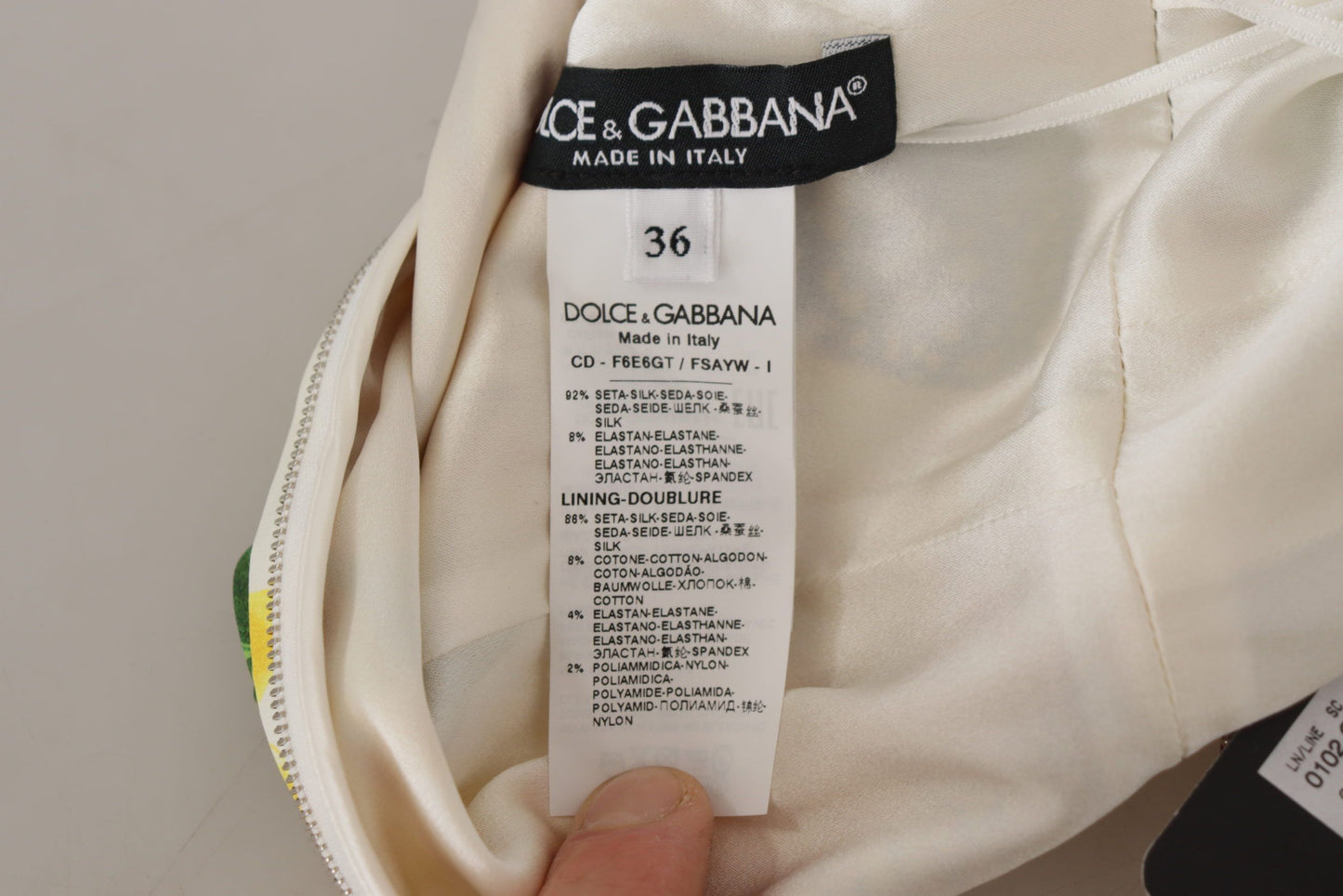 Dolce &amp; Gabbana Weißes Etuikleid aus Midi-Seide mit Sonnenblumenmuster