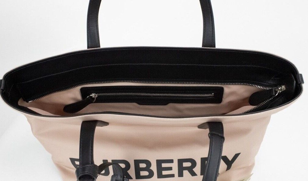 Burberry Kleine Umhängetasche aus Econyl-Nylon mit Logo in Rosa und Beige